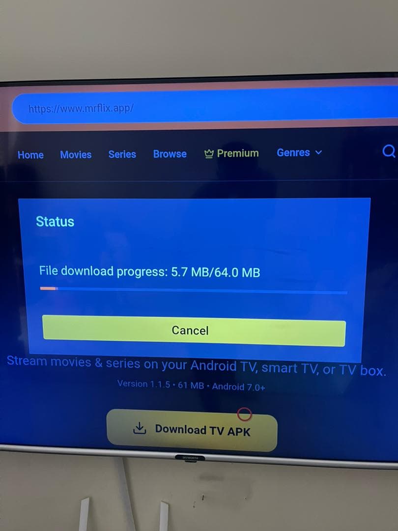 Downloader showing the APK download in progress